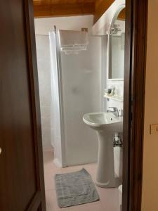 A bathroom at Hotel Le Polle