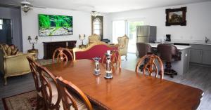 a kitchen and dining room with a wooden table and chairs at A beautiful queen bedroom in Orlando