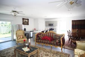 a living room with two chairs and a couch at A beautiful queen bedroom in Orlando