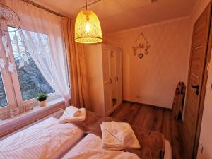 מיטה או מיטות בחדר ב-APARTAMENT NA WZGÓRZU