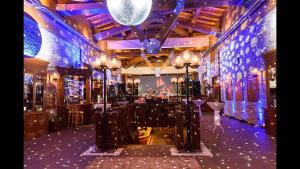 Restaurace v ubytování Pirin Golf Hotel Private Studios + 25 fotografií