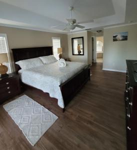 a bedroom with a bed and a ceiling fan at Villa Tortuga - Place to Relax in Cape Coral