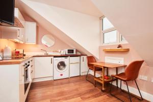 Kuchyň nebo kuchyňský kout v ubytování The Exquisite Gem of Newcastle - Sleeps 2 + 39 fotografií