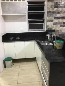 Köök või kööginurk majutusasutuses Excelente apartamento na Praia Grande, todo mobiliado, móveis todos novos , não tem como não gostar