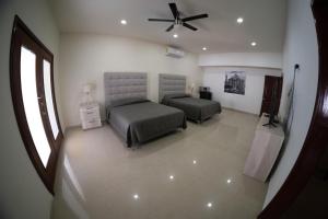 Galería fotográfica de 21 Suite with Jacuzzi a shared pool en Torreón