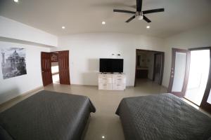 Galería fotográfica de 21 Suite with Jacuzzi a shared pool en Torreón