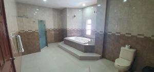 Galería fotográfica de 21 Suite with Jacuzzi a shared pool en Torreón