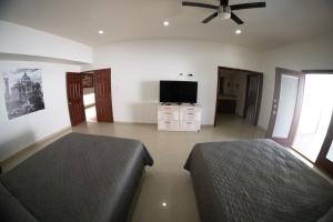 Galería fotográfica de 21 Suite with Jacuzzi a shared pool en Torreón