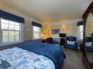 a bedroom with a bed and a desk and windows at Cecil Bacon Manor in Seattle +37 photos