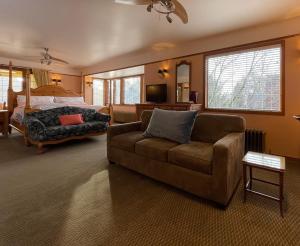 a living room with a couch and a bed at Cecil Bacon Manor in Seattle