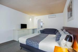 Postel nebo postele na pokoji v ubytování Central Court Motel Warrnambool