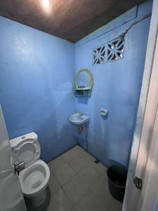 A bathroom at RedDoorz Hostel Monaliza Surf Resort