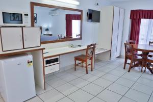 Kuchyň nebo kuchyňský kout v ubytování Central Park Motel