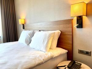 Postel nebo postele na pokoji v ubytování Türkmen Riverside Hotel Adana