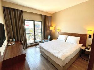 Postel nebo postele na pokoji v ubytování Türkmen Riverside Hotel Adana