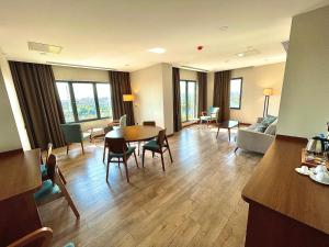 Posezení v ubytování Türkmen Riverside Hotel Adana