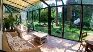A garden outside Wonderful Villa Between Como And Milano