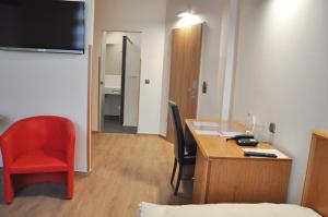 TV a/nebo společenská místnost v ubytování Garni Hotel Alber