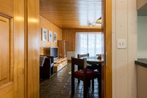 TV a/nebo společenská místnost v ubytování Chalet Sunnegga
