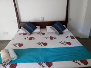 Postel nebo postele na pokoji v ubytování Sea Front Hikkaduwa