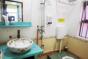 深圳西冲海滩兰亭民宿的一间浴室