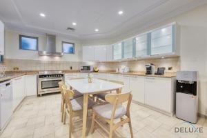 A kitchen or kitchenette at Breath-taking 6BR Villa in Frond E Palm Jumeirah by Deluxe Holiday Homes