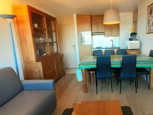 Appartement La Plagne, 3 pièces, 6 personnes - FR-1-351-25の見取り図または間取り図