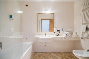 Koupelna v ubytování Hotel Kronplatz
