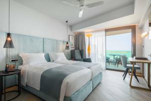 Posteľ alebo postele v izbe v ubytovaní BIO BEACH Boutique Hotel - Adults Only