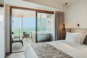 Posteľ alebo postele v izbe v ubytovaní BIO BEACH Boutique Hotel - Adults Only + 37 fotografií