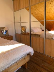 a bedroom with two beds and a wooden ceiling at Chalet Auris in Auris