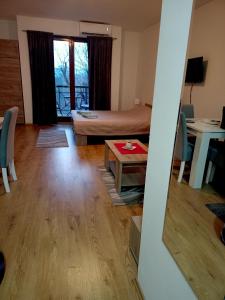 Un televizor și/sau centru de divertisment la Anilux studio