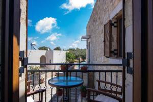 a balcony with a blue table and chairs at Marni in Gállos