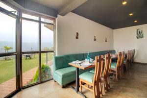 Posezení v ubytování Mountain Breeze Resort, Mahabaleshwar