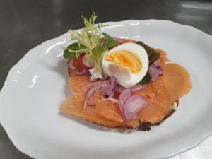 Jídlo v hotelu nebo okolí