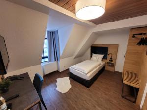Postel nebo postele na pokoji v ubytování Hotel zum ehem. königl. Bayr. Forsthaus