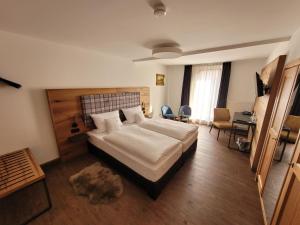 Postel nebo postele na pokoji v ubytování Hotel zum ehem. königl. Bayr. Forsthaus