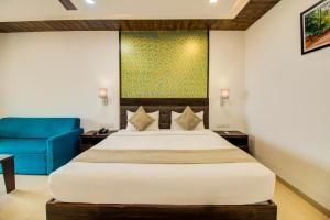 Postel nebo postele na pokoji v ubytování Mountain Breeze Resort, Mahabaleshwar
