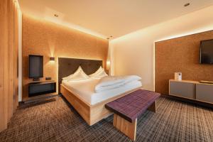 Televízia a/alebo spoločenská miestnosť v ubytovaní Kräuterhotel Hochzillertal