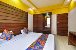 FabHotel Ocean View Apartment - Nr Dabolim Airport客房内的一张或多张床位