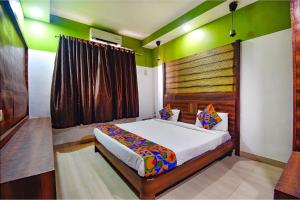 FabHotel Ocean View Apartment - Nr Dabolim Airport客房内的一张或多张床位