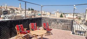 Balkon oz. terasa v nastanitvi New Citadel Hostel