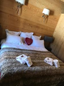 a bedroom with a bed with towels on it at La Chanterelle - Mountain Lodge in La Côte dʼArbroz