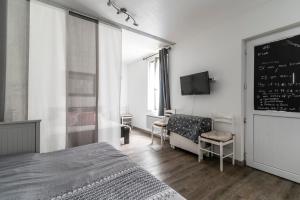 Μια τηλεόραση ή/και κέντρο ψυχαγωγίας στο Studio indépendant