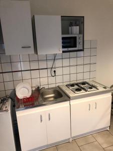 Nhà bếp/bếp nhỏ tại La petite chambre sympa de Cindy