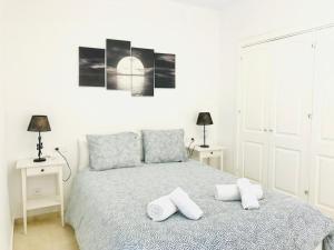 Posteľ alebo postele v izbe v ubytovaní Agua IV & seasonal pool by ELE Apartments