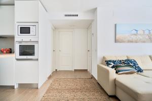 Televízia a/alebo spoločenská miestnosť v ubytovaní Apartamento en primera linea de playa en la Malagueta