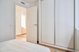 Posteľ alebo postele v izbe v ubytovaní Apartamento en primera linea de playa en la Malagueta