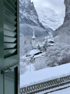 Chalet Pironnet with BEST Views, Charm and Comfort! v zime