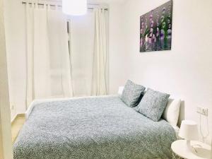 Posteľ alebo postele v izbe v ubytovaní Agua IV & seasonal pool by ELE Apartments